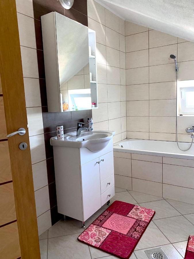 Big Apartment 3 Bedrooms Bihac Exterior photo